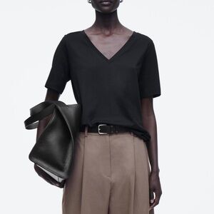 COS REGULAR V-NECK T-SHIRT / Size S